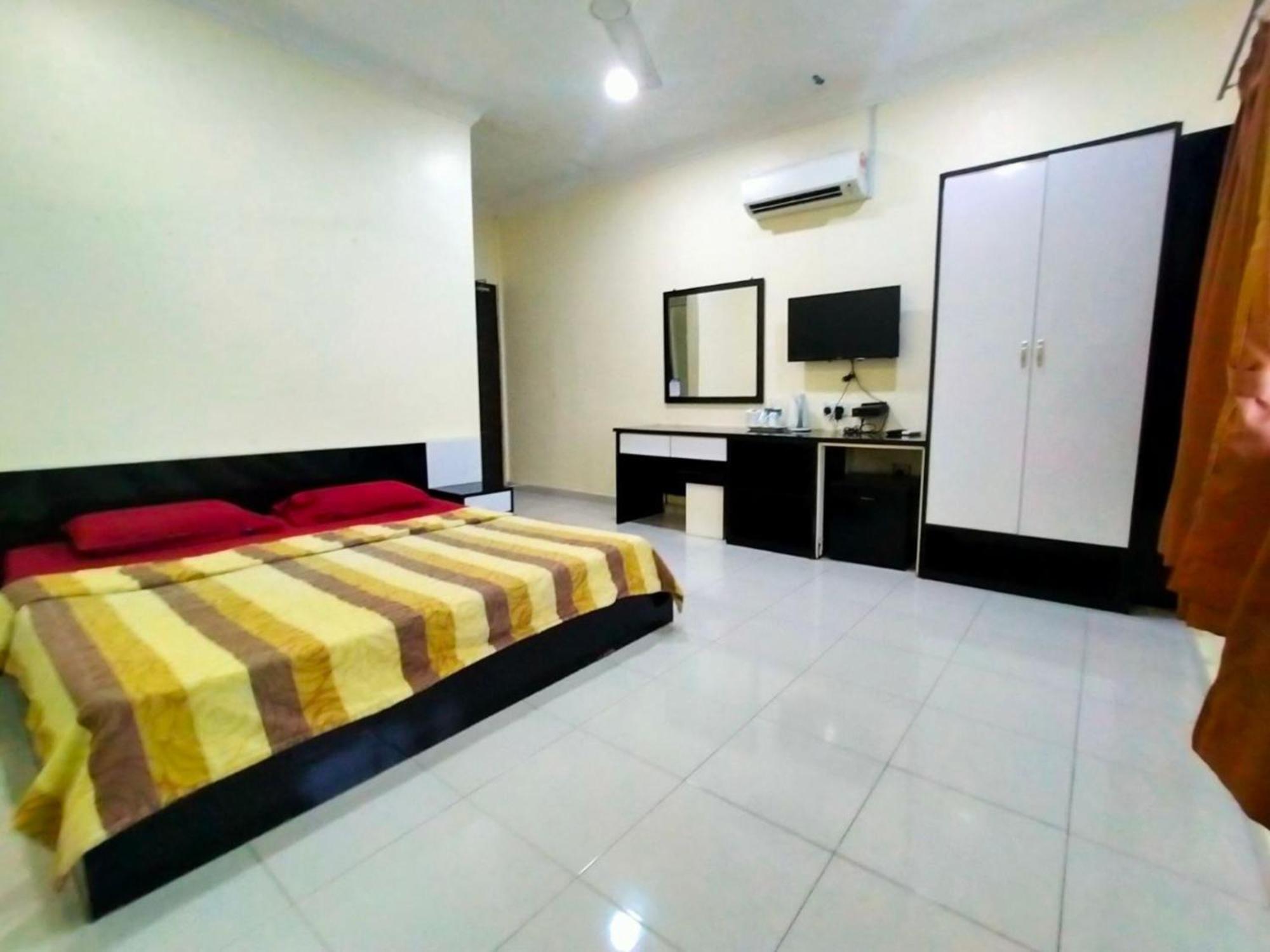 Capital O 91118 Chalet Seri Idaman Bayan Lepas Exterior photo